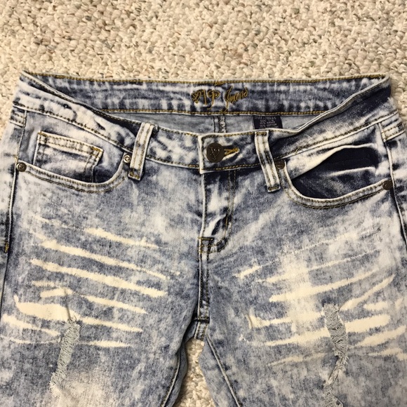 VIP Distressed Jeans ! - Picture 2 of 7